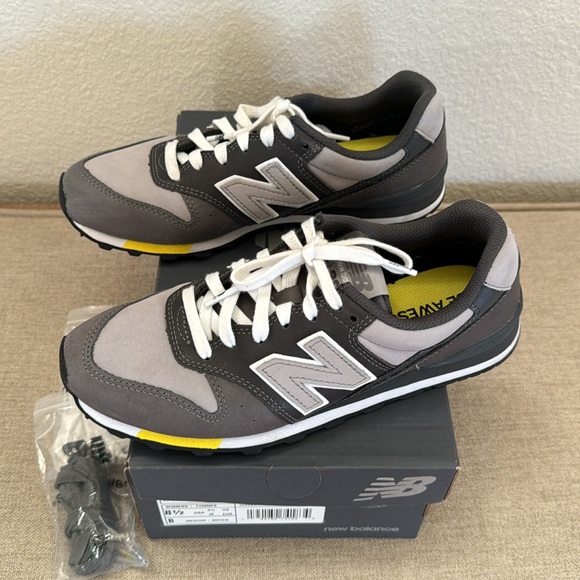 FIGS Women’s New Balance Classic Traditional 996
Size 8.5 Medium Width - Picture 4 of 5